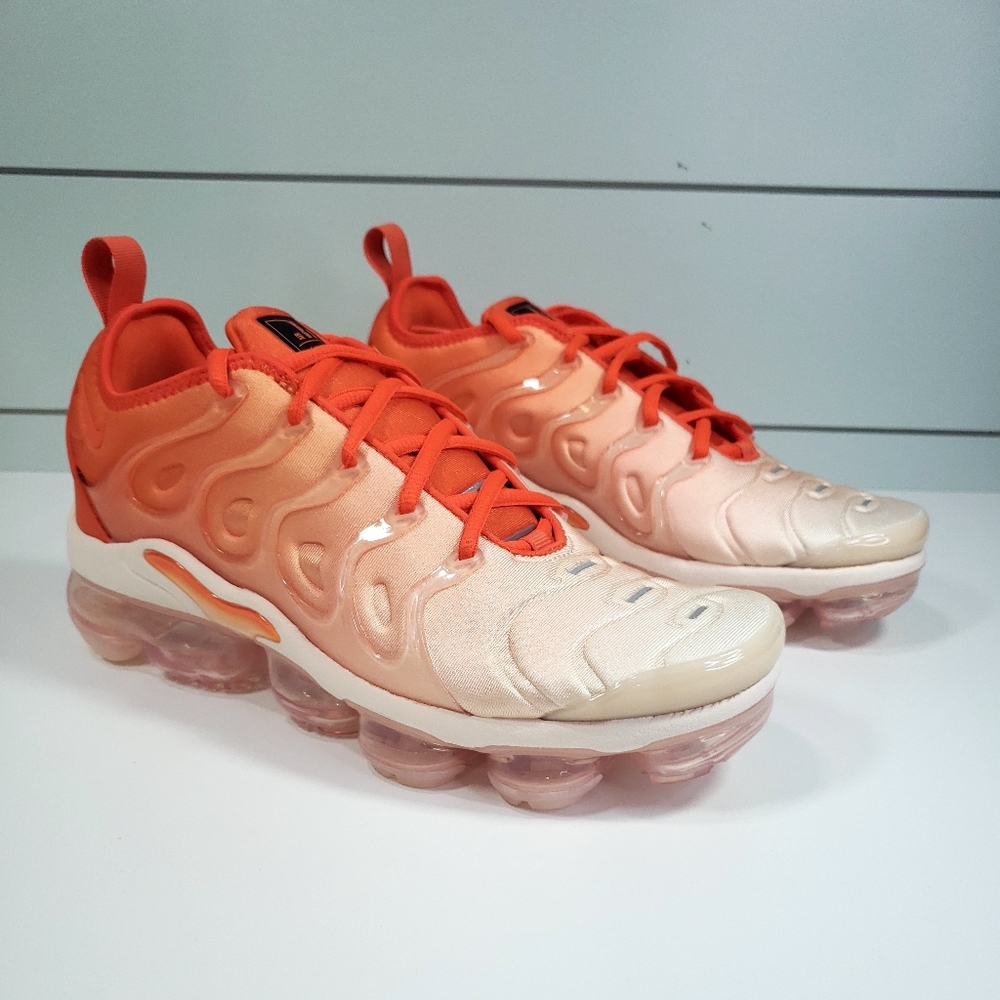 Nike Air VaporMax Plus Guava Ice Orange Training Running shoes size Women's 7.5
